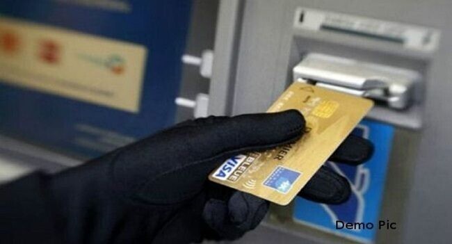 एटीएम कार्ड का क्लोन बनाने वाले गिरोह के पांच बदमाश दबोचे गए, स्वैप कर करते थे खरीददारी -पढ़ें बेगूसराय जिले
