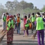 बखरी में हड़ताल कर रहे सफाई कर्मियों ने किया हंगामा,बेरंग लौटे अधिकारी