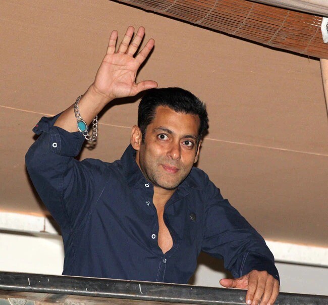 आखिर खुल गया Salman Khan के इस ब्रेसलेट का राज़, जाने किस लिए पहनते हैं स्टोन से जड़ा चांदी का ब्रेसलेट- Watch Video 1