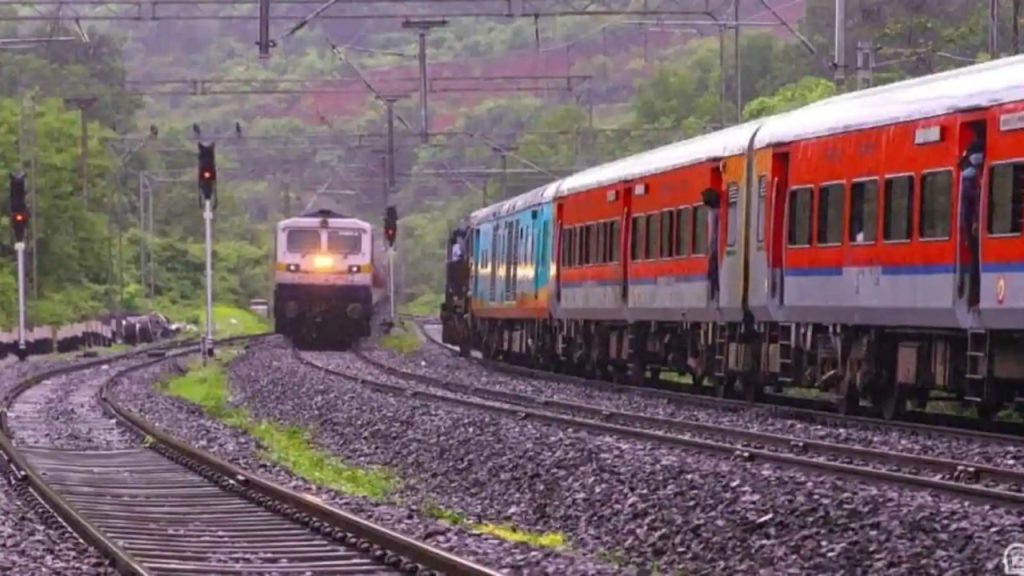 Indian Railway : अब आसानी से बुक कर सकेंगे ट्रेन का पूरा कोच, बस इतना देना होगा किराया.. 2