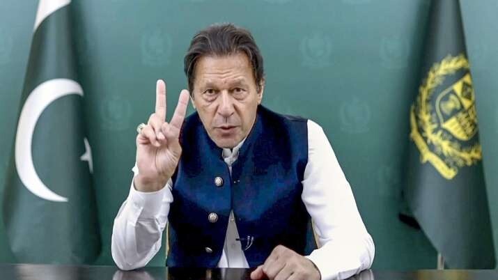 Imran Khan को हटाया पाकिस्तान के प्रधानमंत्री पद से, जानें अब कौन सँभालगे पड़ोसी मुल्क की कमान 1
