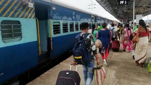 रेल यात्रियों को बड़ा झटका! 50 रुपये तक बढ़ने वाला है ट्रेन किराया, जानिए- डिटेल में.. 3
