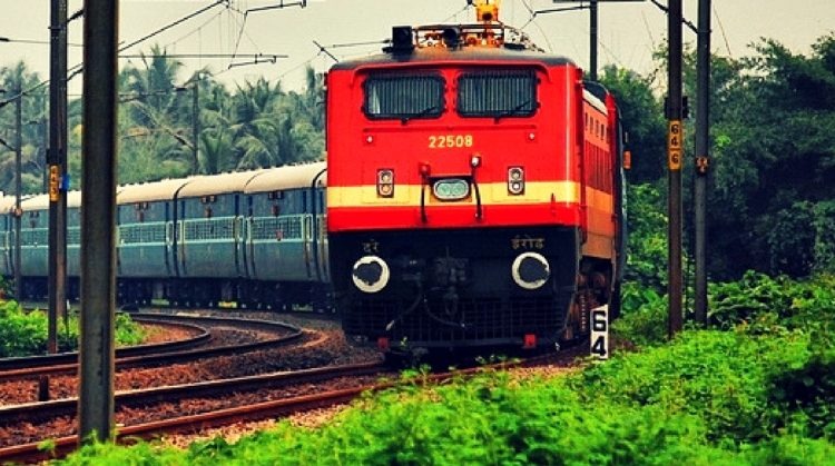 Indian Railway : रेल यात्रियों की चिंता बढ़ी! स्टेशनों पर 5 गुना महंगा हुआ प्लेटफॉर्म टिकट, जानें - नई कीमत.. 3