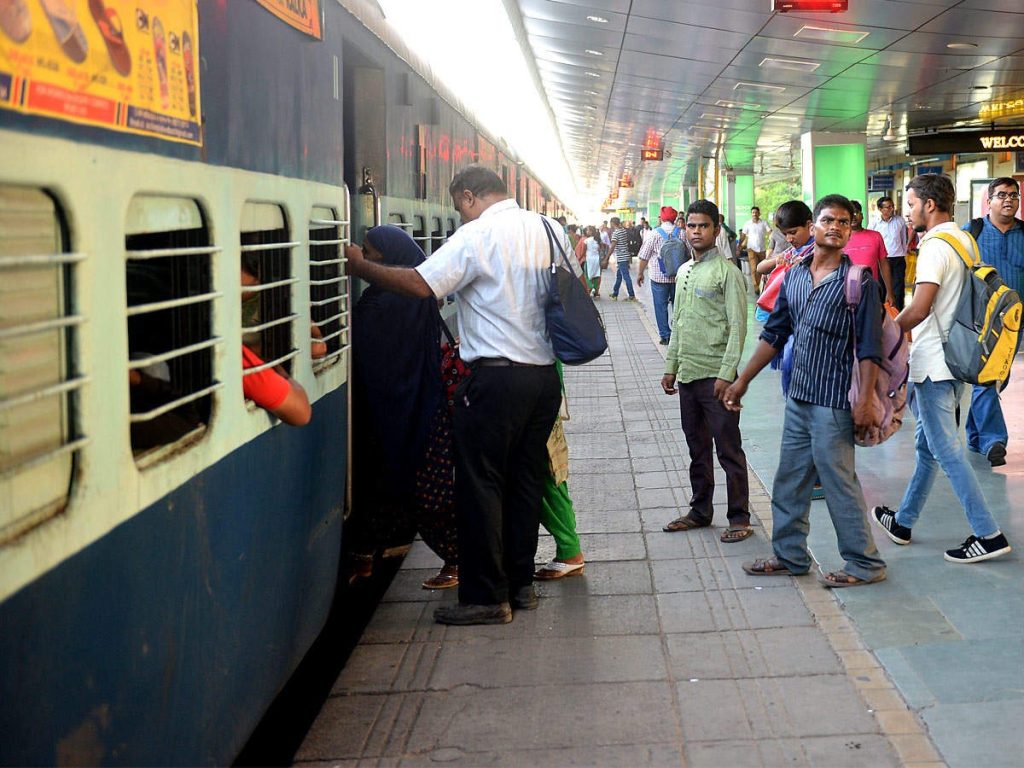 रेल यात्रियों को बड़ा झटका! 50 रुपये तक बढ़ने वाला है ट्रेन किराया, जानिए- डिटेल में.. 1