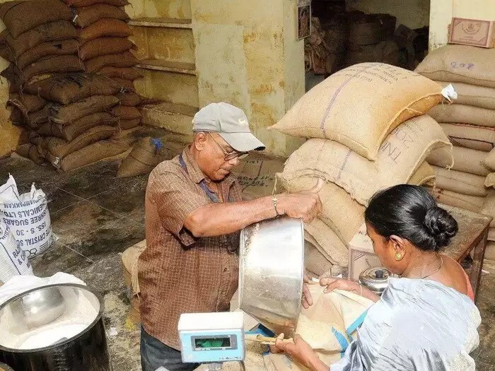 Ration Card : केंद्र सरकार ने घटाया कोटा, जानिए अब कितना मिलेगा गेहूं और चावल.. 3