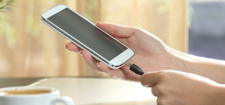 Mobile Charging के दौरान भूलकर भी न करें ये गलतियां, वरना ब्लास्ट हो जाएगा आपका स्मार्टफोन.. 2