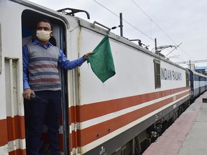 Indian Railways : रेल मंत्रालय का बड़ा फैसला - अब ट्रेनों में नहीं होंगे Guard! जानिए - ऐसा क्यों? 2