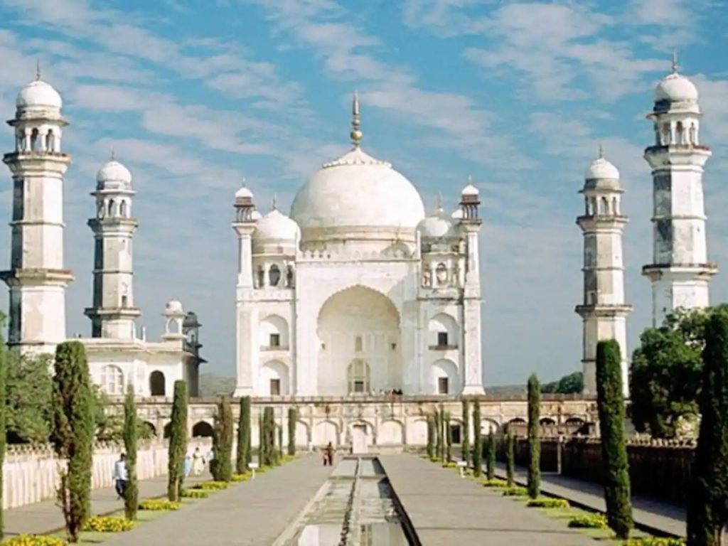 Taj Mahal को मिला 1 करोड़ का Tax नोटिस! जानें - पूरा मामला.. 1