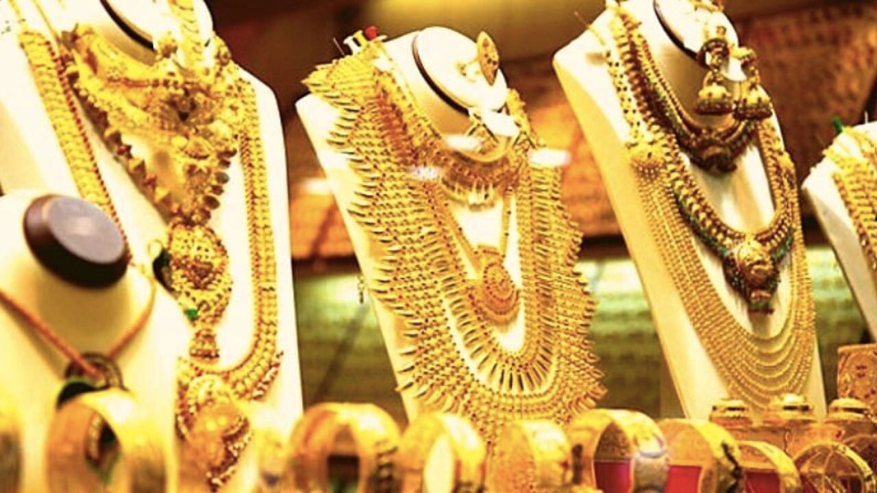 Gold खरीदने वालों के लिए अच्छी खबर! ₹5300 से ज्यादा की भारी गिरावट, यहां  चेक करें लेटेस्ट रेट्स..