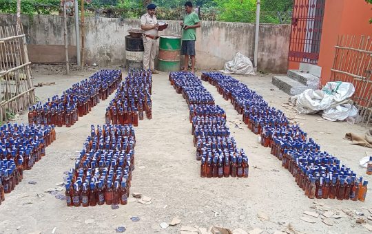 साहेबपुर कमाल पुलिस ने 2362 बोतल अवैध विदेशी शराब किया बरामद.. 4
