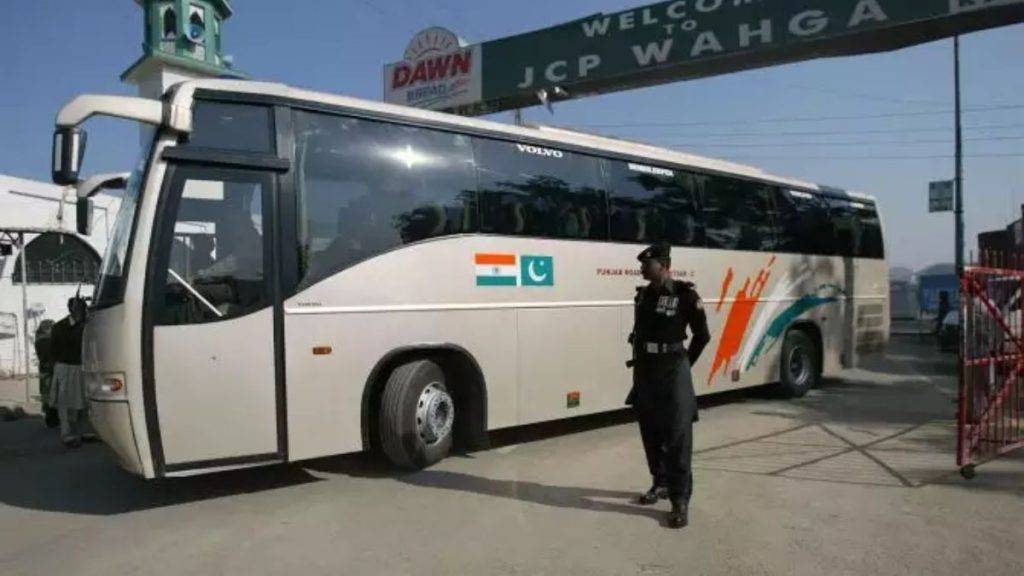 Delhi-Lahore Bus service