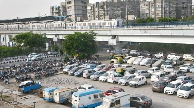 दिल्ली में अब कहीं भी 25 मिनट तक फ्री में कर सकते हैं पार्किंग 3