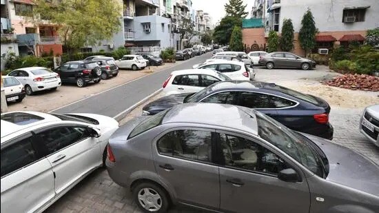 दिल्ली में अब कहीं भी 25 मिनट तक फ्री में कर सकते हैं पार्किंग 2