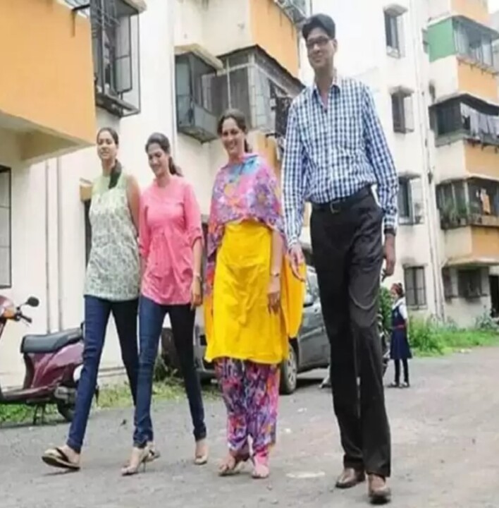 मिल गया भारत का सबसे लंबे लोगों का परिवार- घर की बेटी की हाइट देख चौंक जाएंगे आप 3