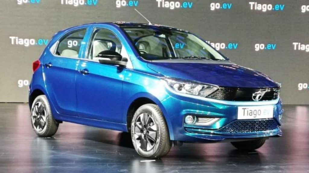 Tata Tiago EV को लेने के लिए ग्राहकों में मची होड़ - महज 1 दिन में बुक हुई 10000 से ज्यादा यूनिट्स.. 1