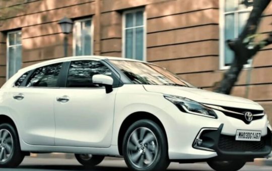 ये है Toyota की पहली CNG कार - Baleno को देगी कड़ी चुनौती! जानें - कीमत.. 10