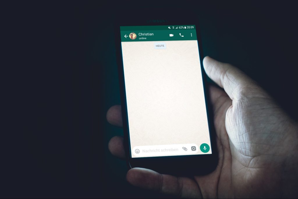 WhatsApp New Feature : व्हाट्सएप ला रहा सेल्फ मेसेजिंग फीचर, अब यूजर्स ख़ुद को ही कर सकेंगे मैसेज 1