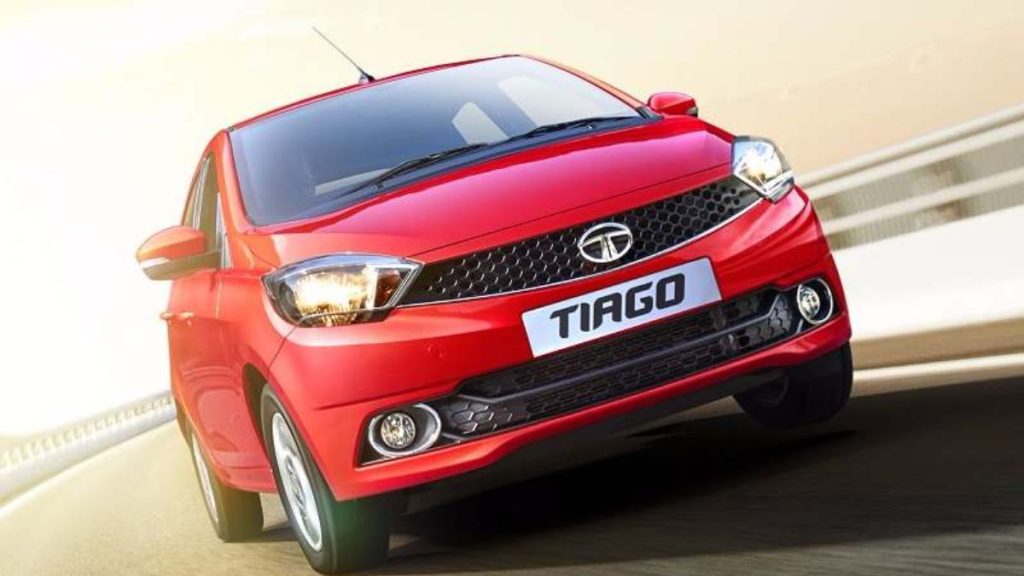 महज 4.50 में मिल रही Tata Tiago की ऑटोमैटिक कार - इतनी सस्ती में और क्या चाहिए.. 1