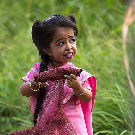 ये है दुनिया की सबसे छोटी महिला Jyoti Amge - कभी लोग मजाक बनाते थे, आज हॉलीवुड से लेकर बॉलीवुड तक हैं दीवाने.. 4