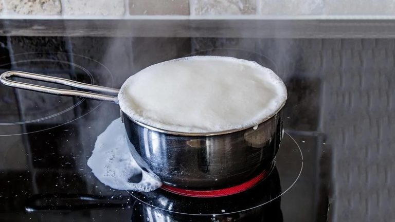 Boiling milk in the house is an inauspicious sign
