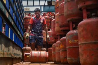 Government's big preparations on LPG Cylinder and free ration