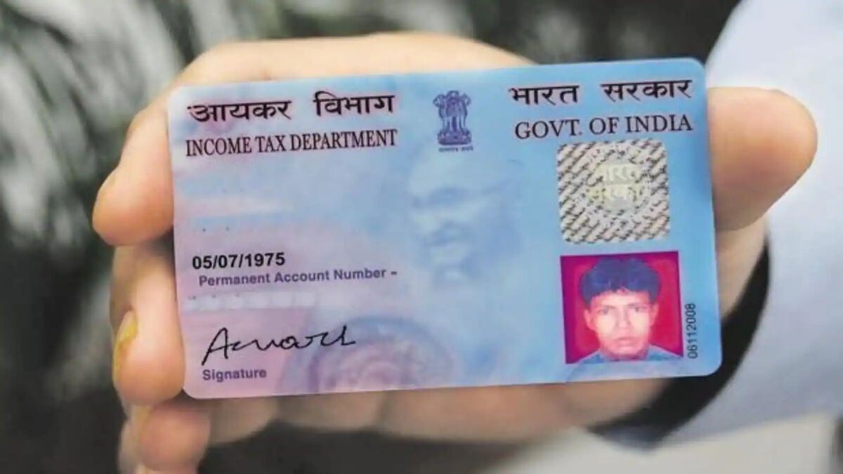 Is PAN card 10 years old