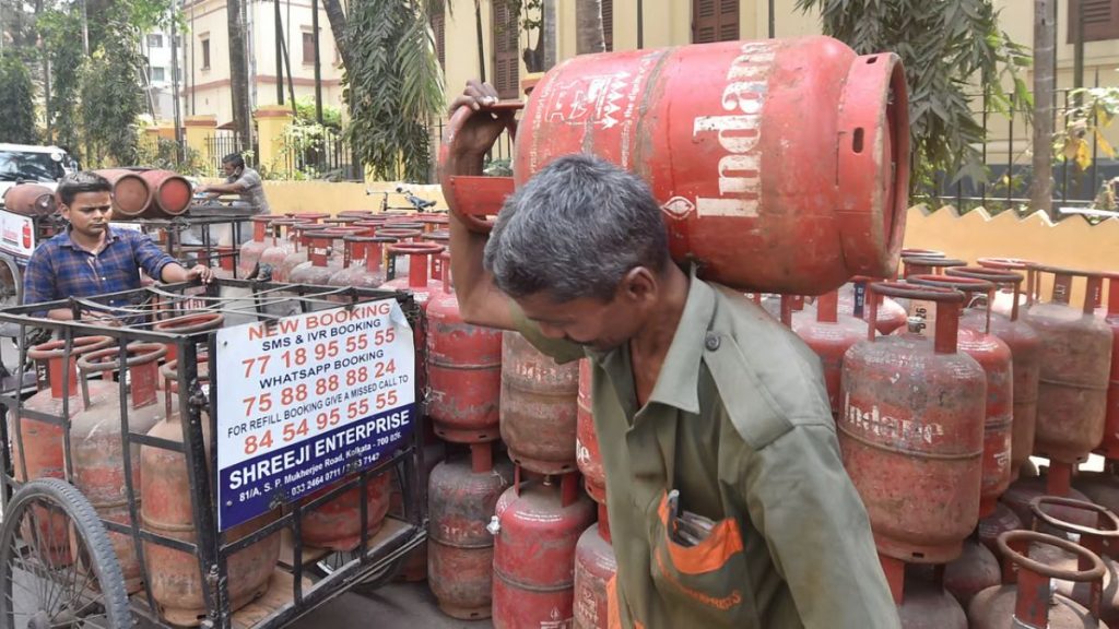 Government will increase subsidy on LPG Cylinder