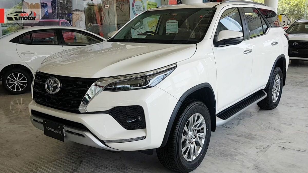 What is the price of FORTUNER in Pakistan
