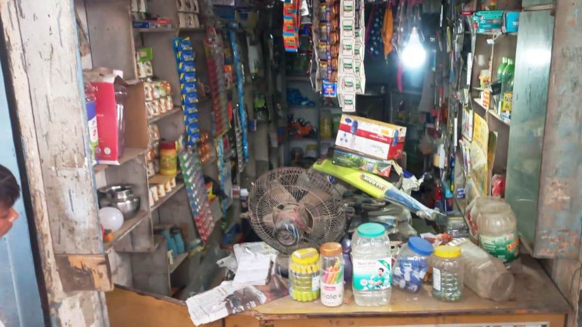 Thieves committed robbery in 5 shops in Bachhwara