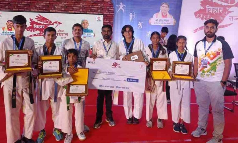 6 Taekwondo players from Begusarai received Bihar State Sports Award