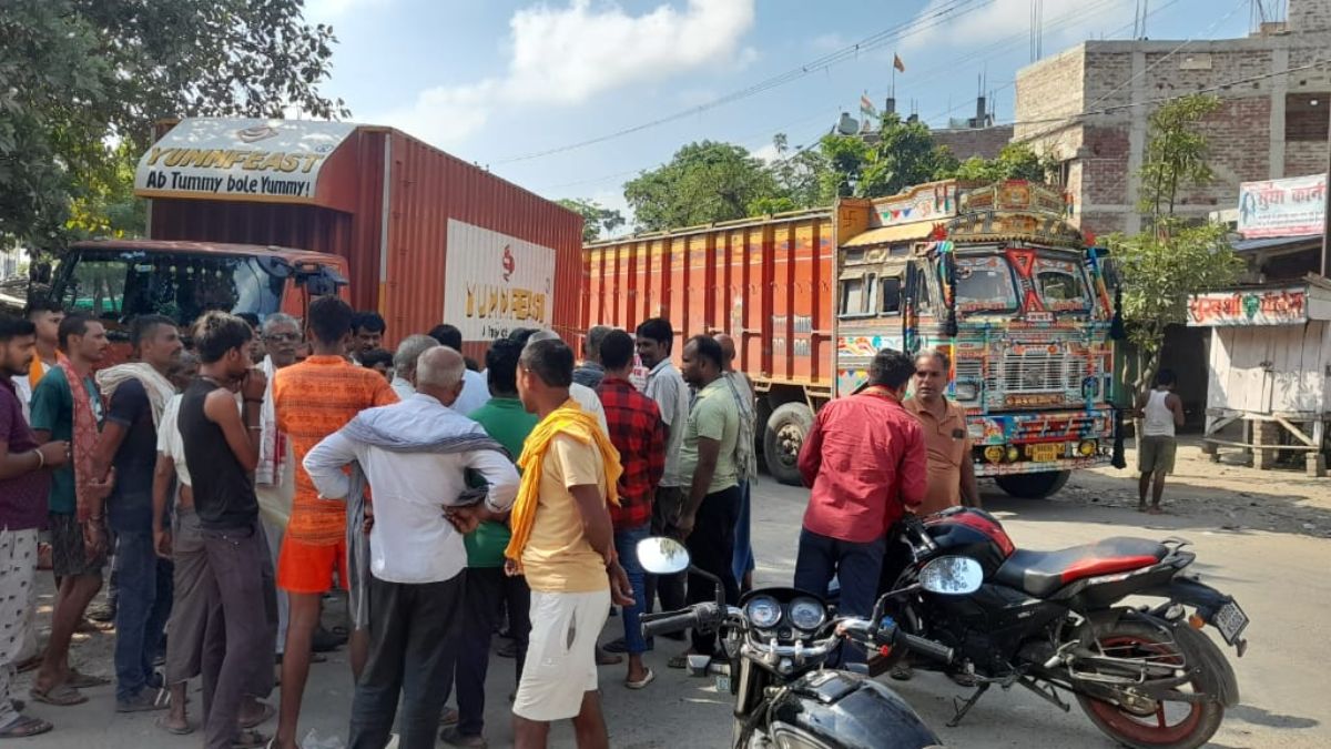 After the assurance of Begusarai MP Giriraj Singh, the farmers ended the road blockade....