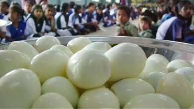 Angry at being fed rotten eggs to children in Bakhri