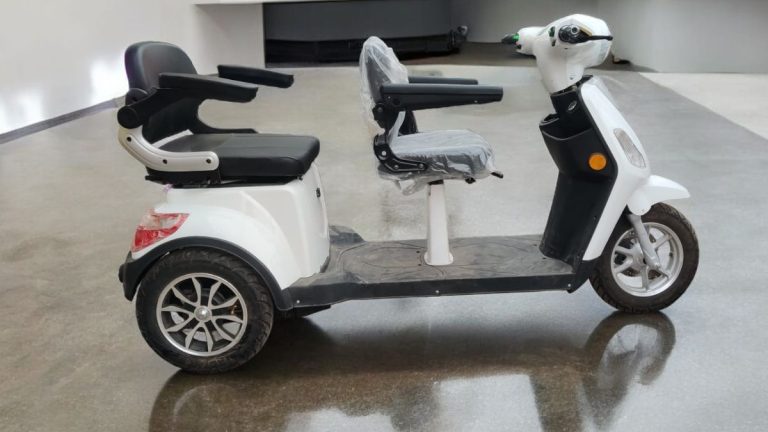 Three-wheel E-Scooter