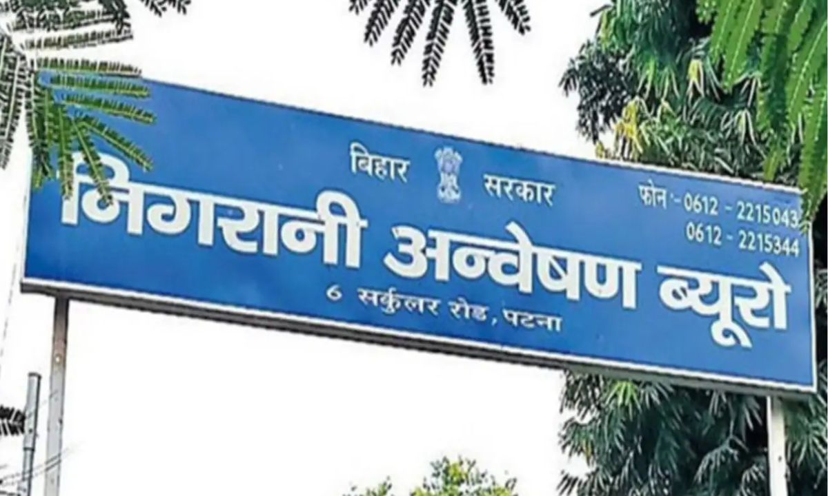 The Vigilance Investigation Bureau raided the premises of Begusarai CID Inspector Madhav Thakur.