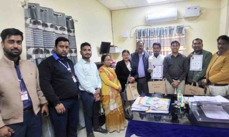 Begusarai News : नवाचार और शैक्षणिक उत्कृष्टता के लिए शिक्षक व विद्यालय सम्मानित… Begusarai News