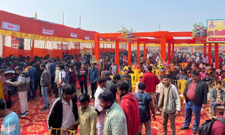 बेगूसराय : जिला स्तरीय नियोजन मेले में उमड़ा युवाओं का सैलाब, 1107 अभ्यर्थियों को मिला रोजगार का अवसर Begusarai News