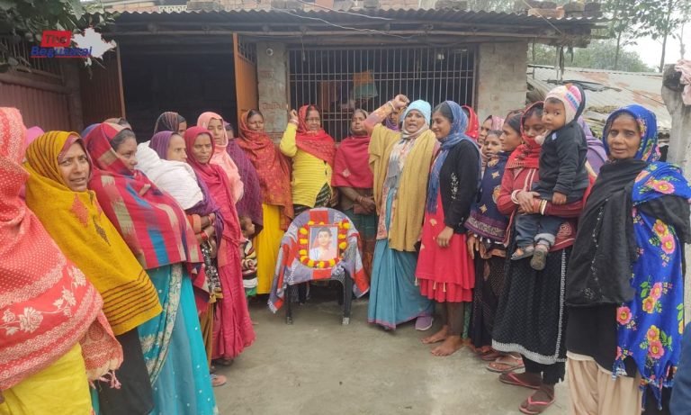 Begusarai News : बिहार महिला समाज ने सावित्रीबाई फुले जयंती श्रद्धापूर्वक मनाई… Savitribai Phule's birth anniversary was celebrated with reverence in Begusarai.